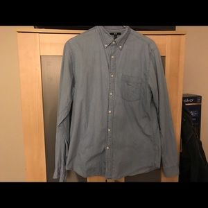 UNIQLO MENS SLIM CHAMBRAY BUTTON DOWN